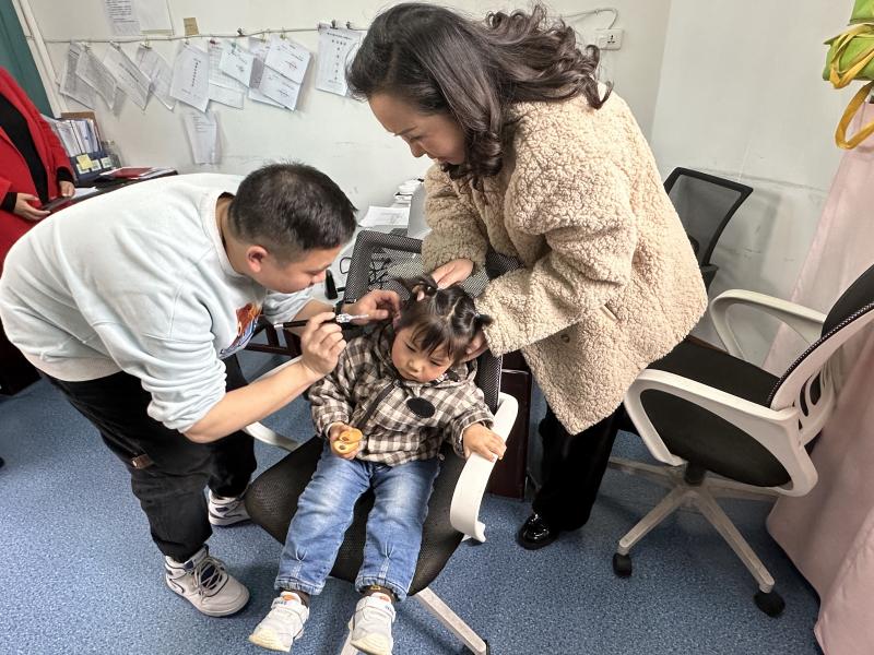 省残疾人康复中心开展为听障儿童“送服务上门”活动